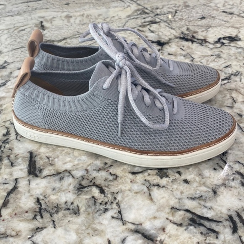 Ugg Sidney Sneakers in Women’s size‎ 6.5